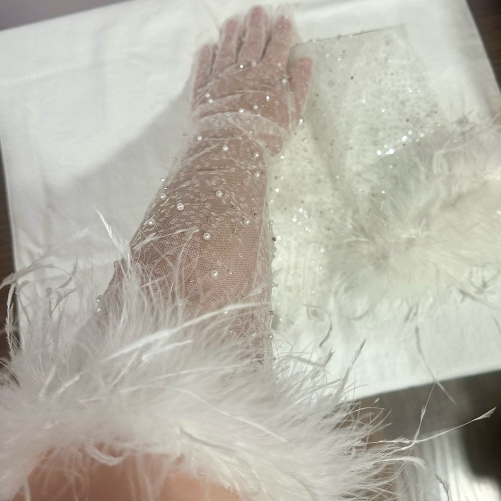 Untamed Petals White Sequin and Feather Gloves